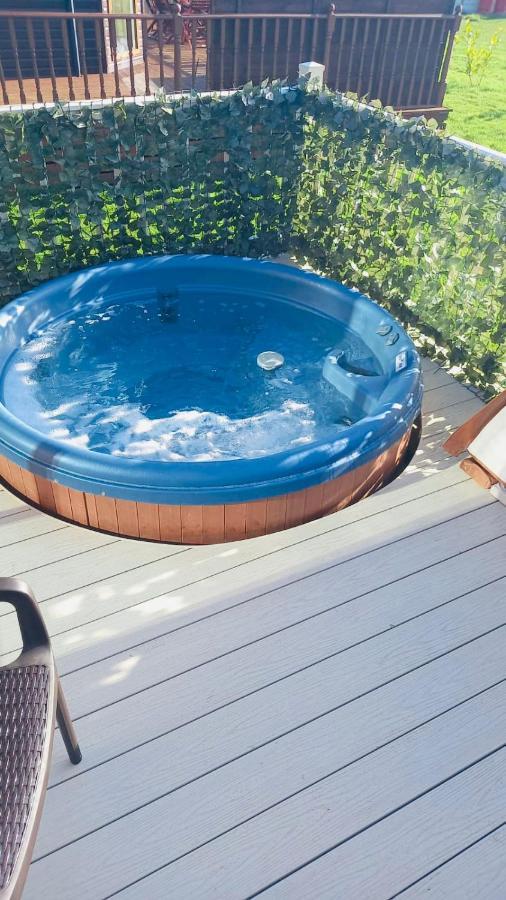 Saffron Lodge With Hot Tub Malton Eksteriør billede
